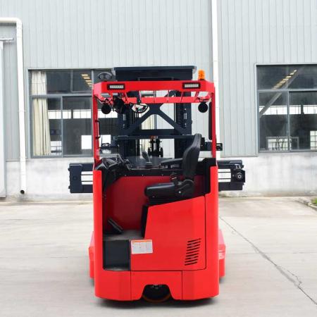 Xe Nâng Cân Bằng Đa Hướng Ngồi Lái 2.5 Tấn MQZ